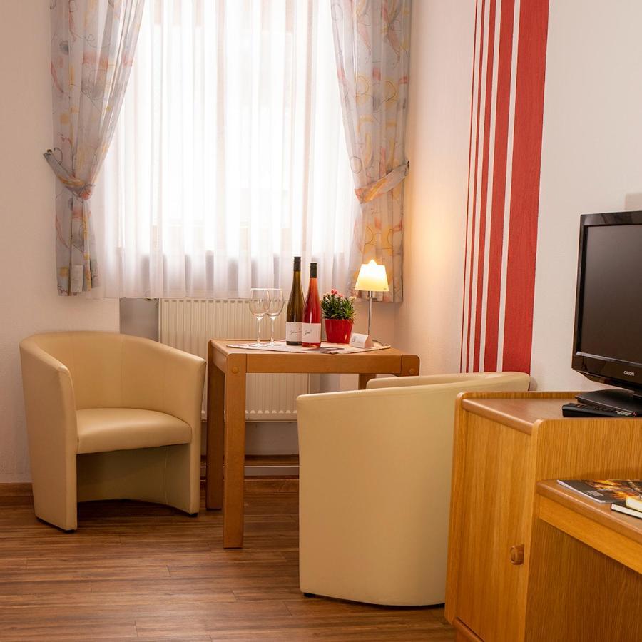 Hotel Garni Zum Hirschen Ипхофен Экстерьер фото